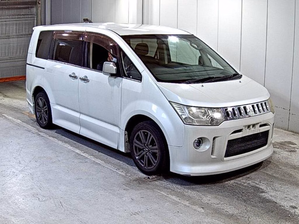MITSUBISHI DELICA D:5
