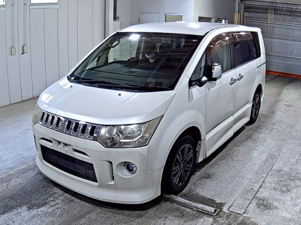 MITSUBISHI DELICA D:5