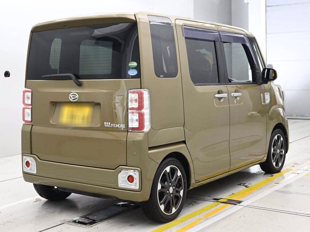 DAIHATSU WAKE