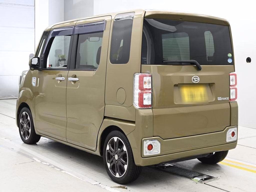 DAIHATSU WAKE