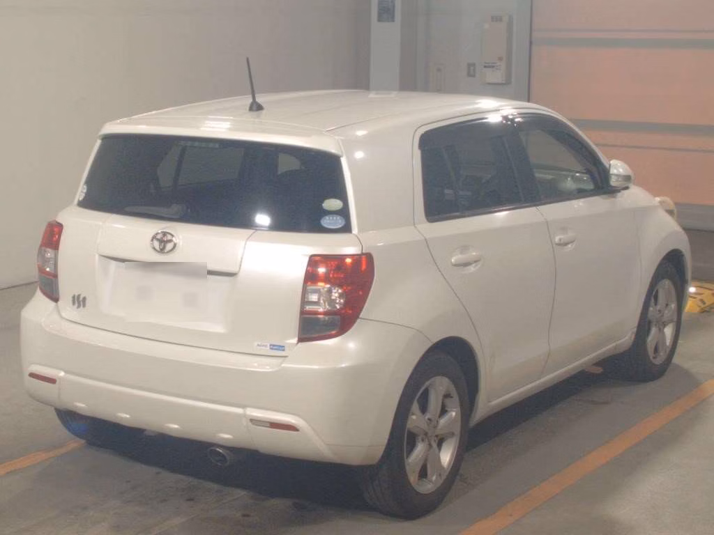 TOYOTA IST