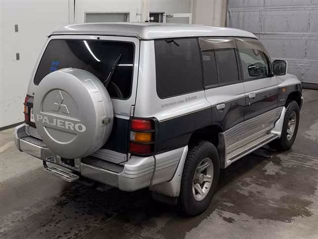 MITSUBISHI PAJERO