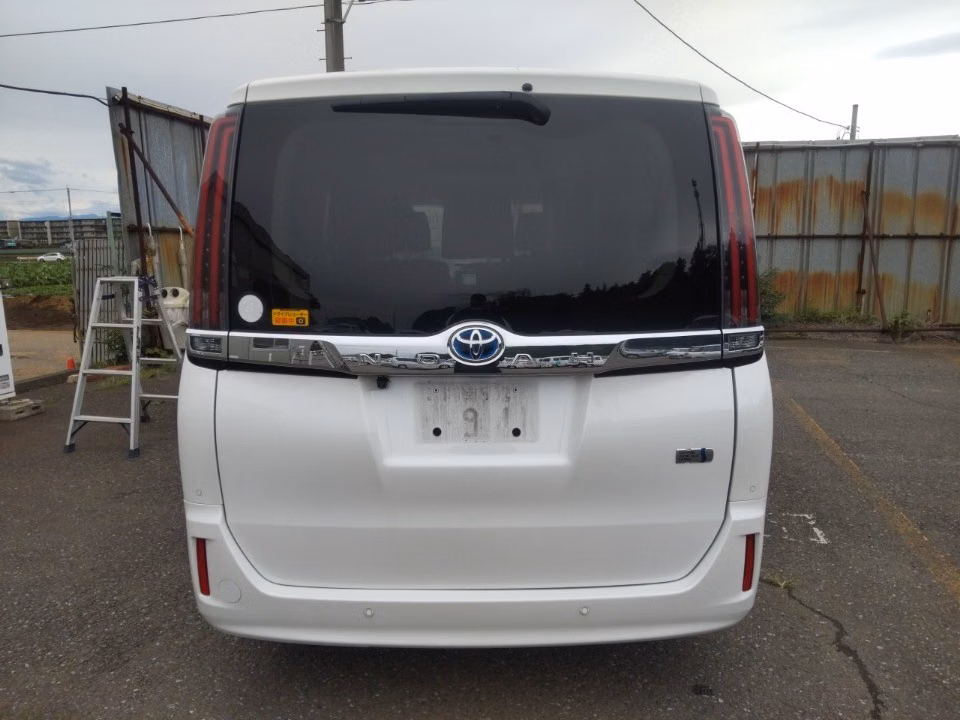 TOYOTA NOAH