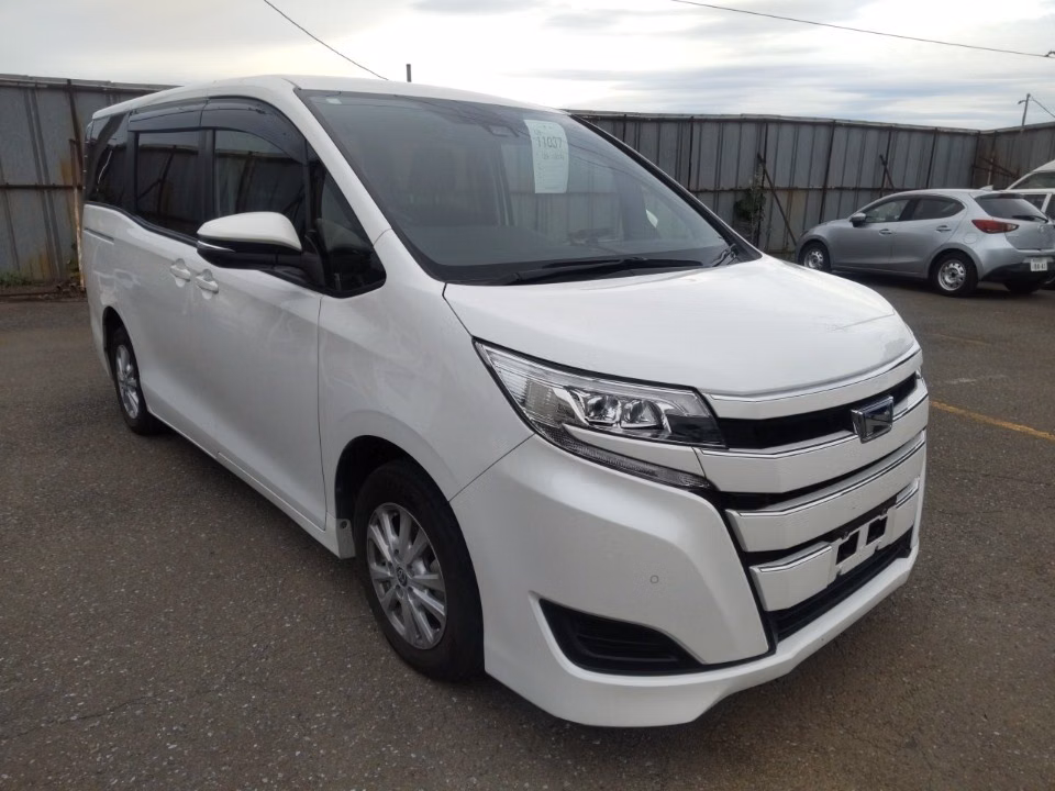 TOYOTA NOAH
