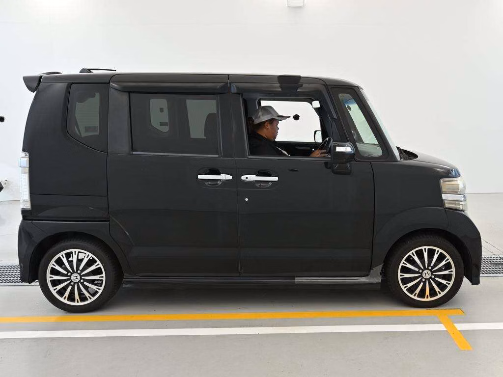 HONDA N-BOX