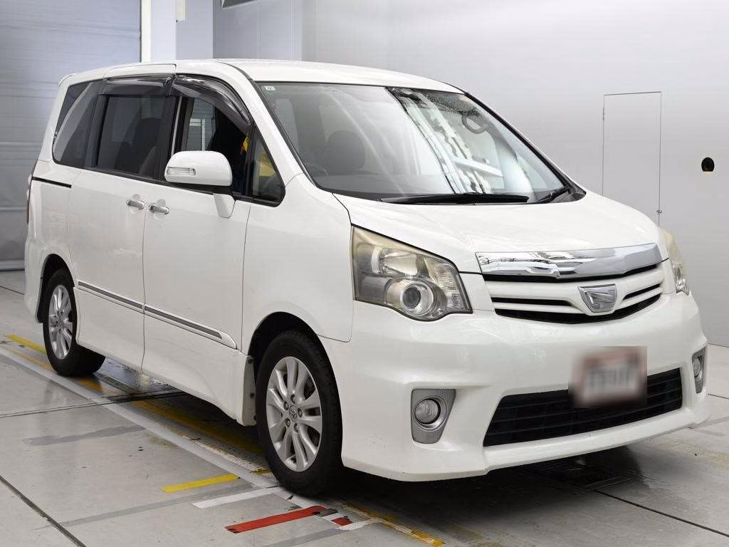 TOYOTA NOAH