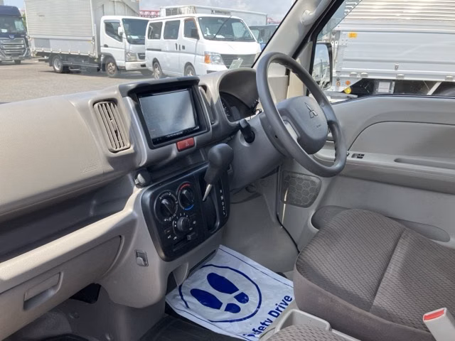 MITSUBISHI MINICAB