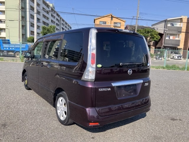 NISSAN SERENA