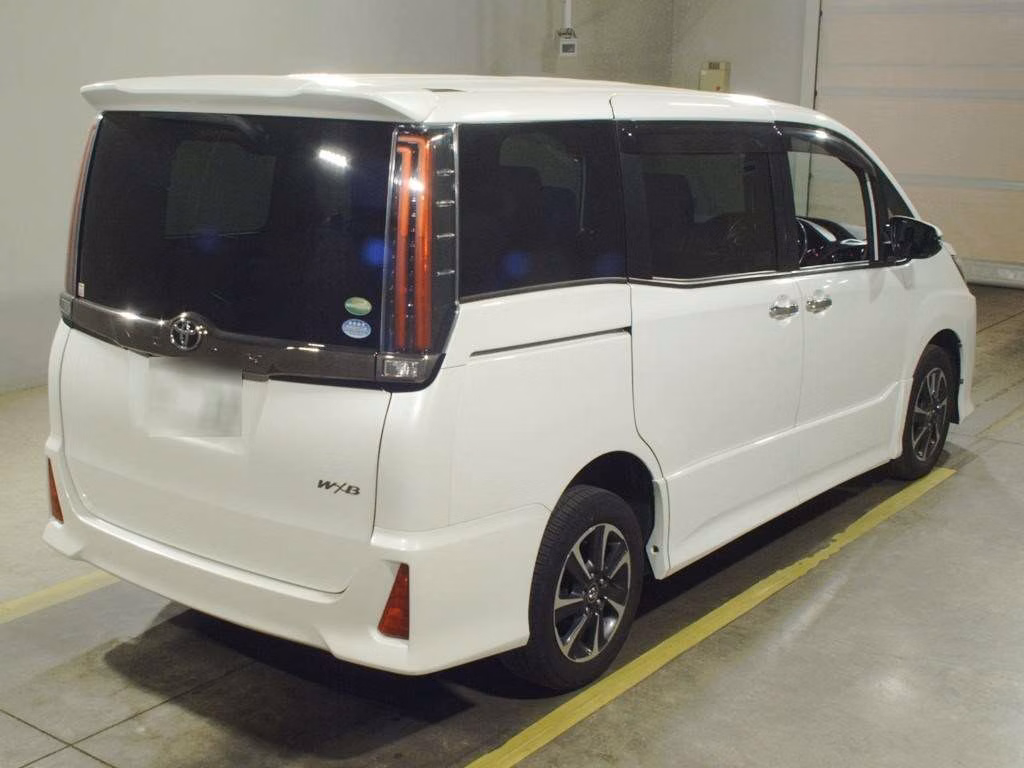 TOYOTA NOAH