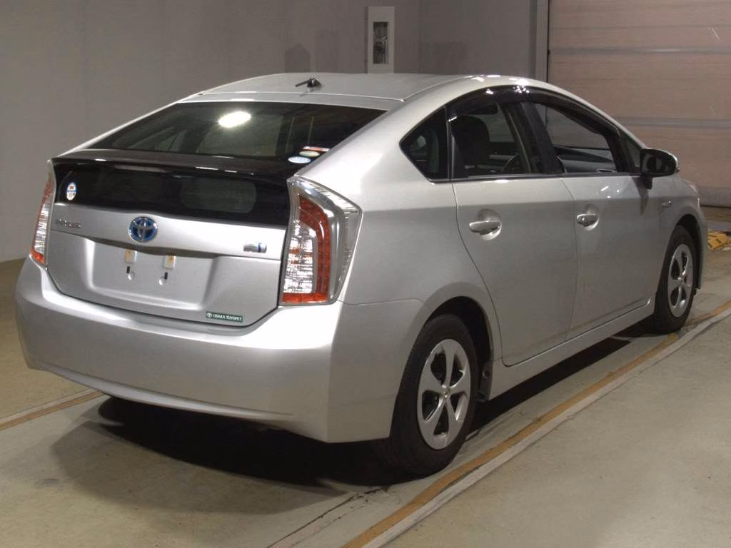 TOYOTA PRIUS