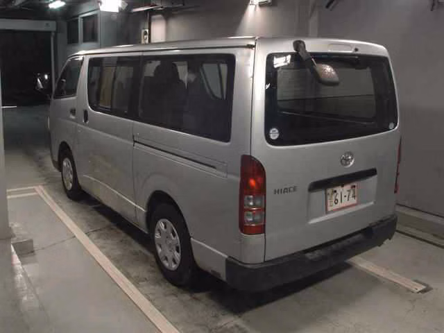 TOYOTA REGIUS ACE