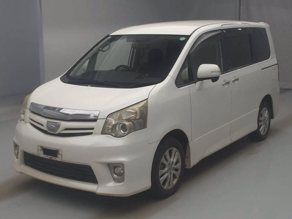 TOYOTA NOAH