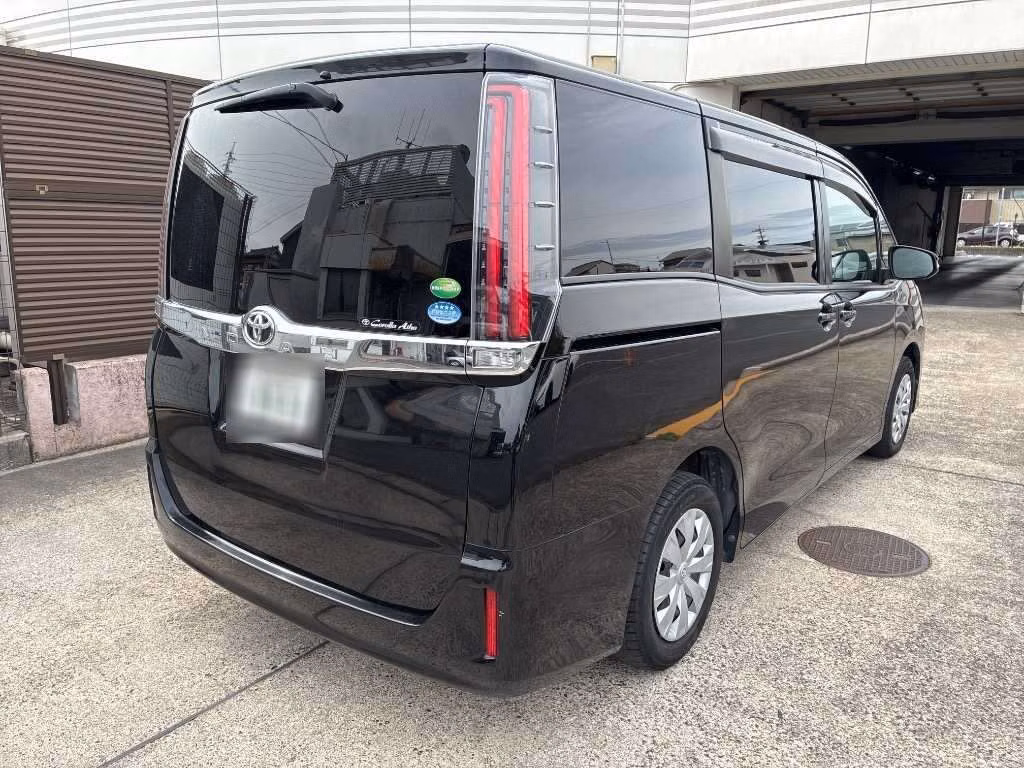 TOYOTA NOAH