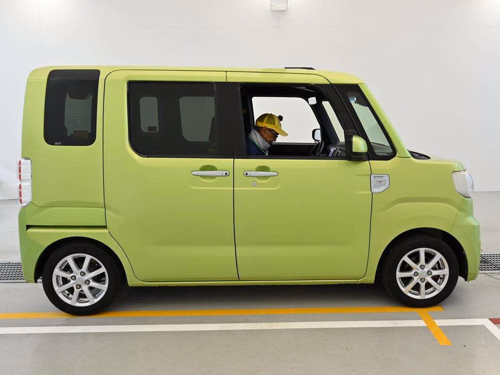 DAIHATSU WAKE