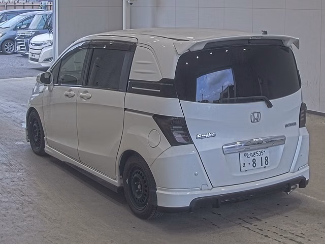 HONDA FREED SPIKE