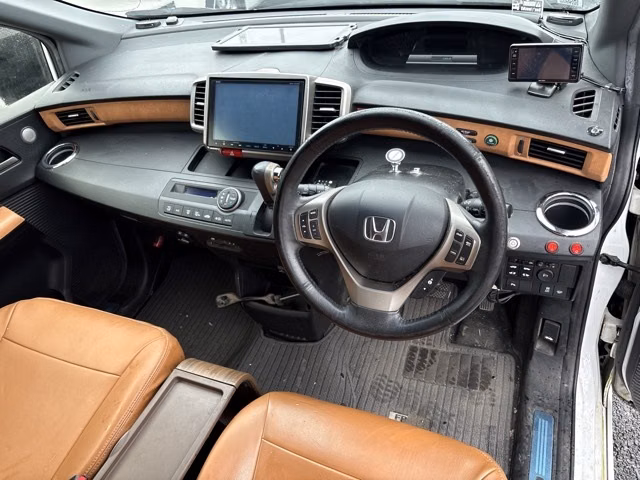 HONDA FREED SPIKE