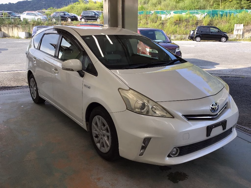 TOYOTA PRIUS ALPHA