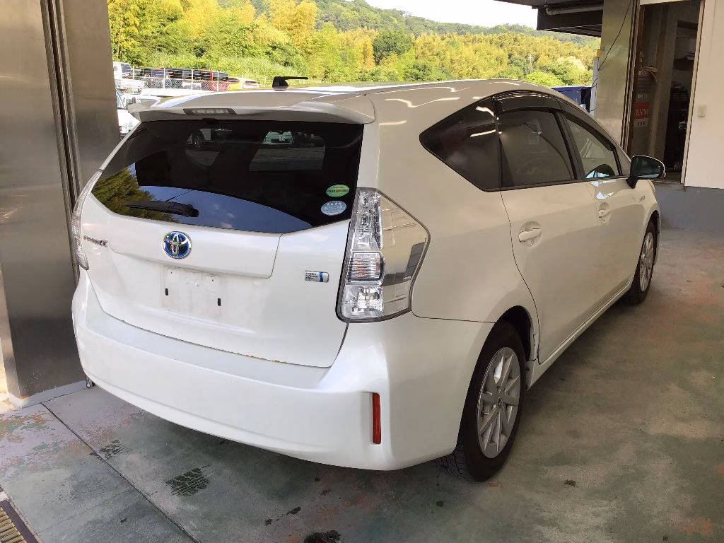 TOYOTA PRIUS ALPHA