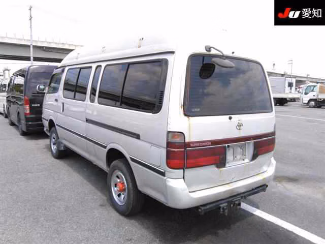 TOYOTA HIACE
