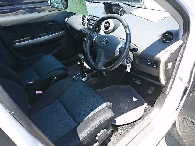 TOYOTA IST