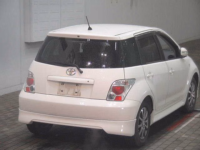 TOYOTA IST