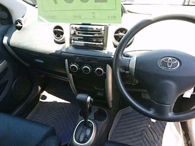 TOYOTA IST