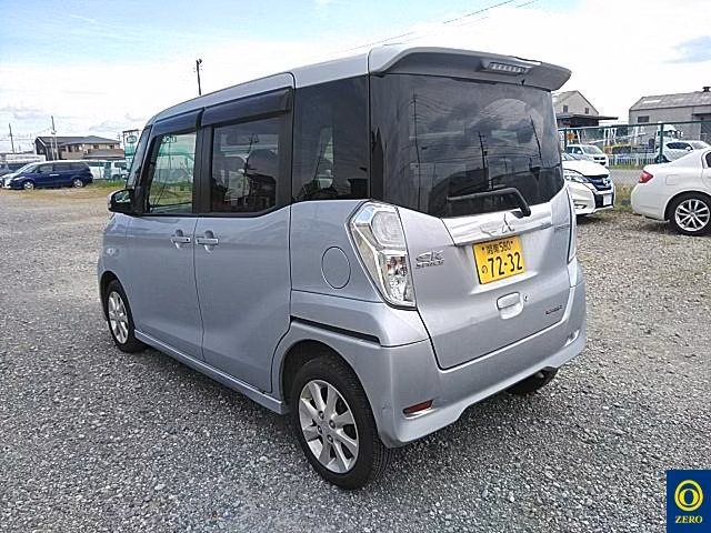 MITSUBISHI EK SPACE