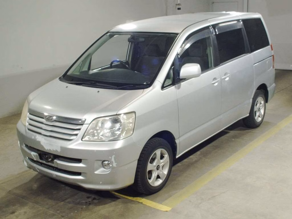 TOYOTA NOAH