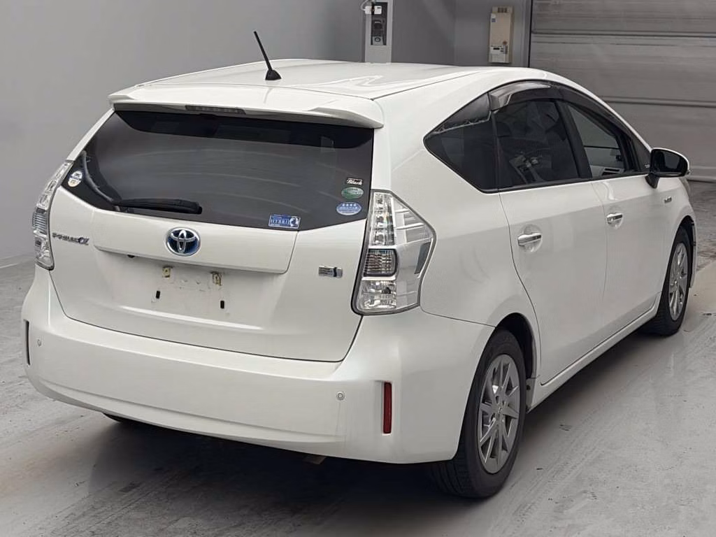TOYOTA PRIUS ALPHA