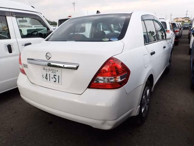 NISSAN TIIDA LATIO