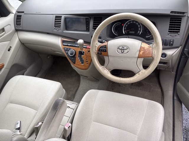 TOYOTA ISIS