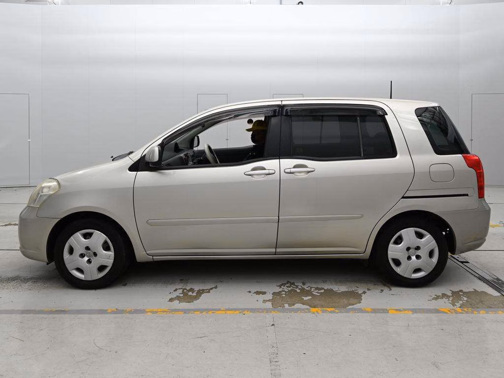 TOYOTA RAUM