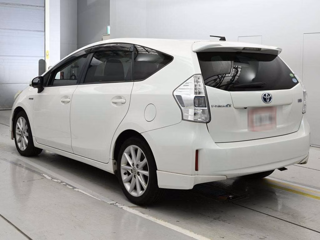 TOYOTA PRIUS ALPHA