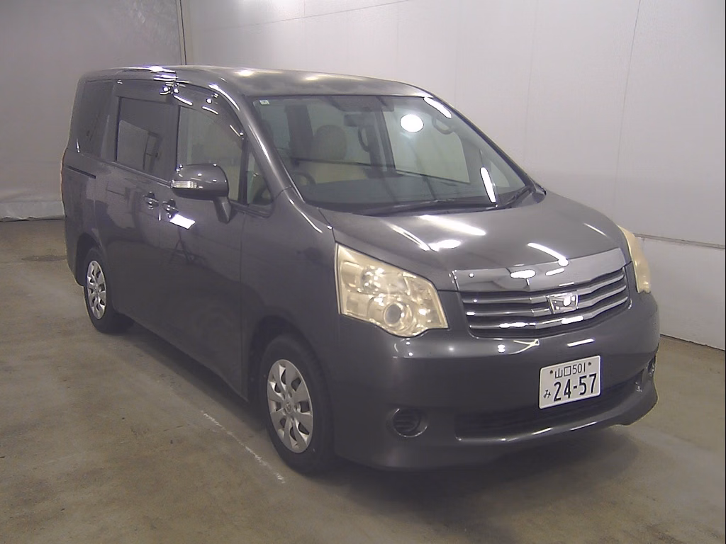 TOYOTA NOAH