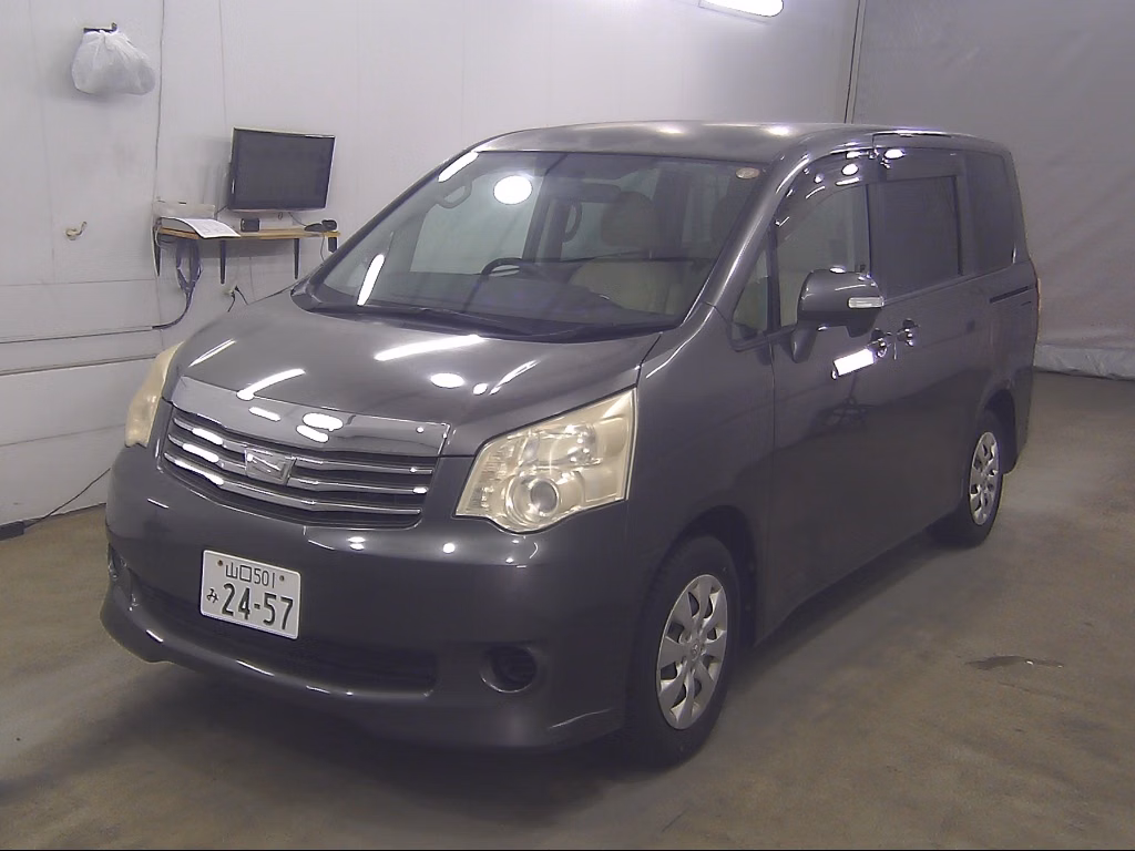 TOYOTA NOAH
