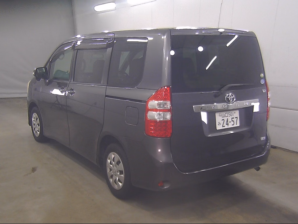 TOYOTA NOAH