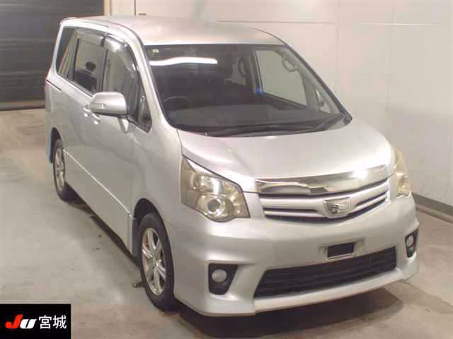 TOYOTA NOAH