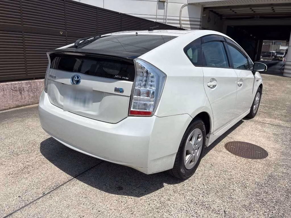 TOYOTA PRIUS