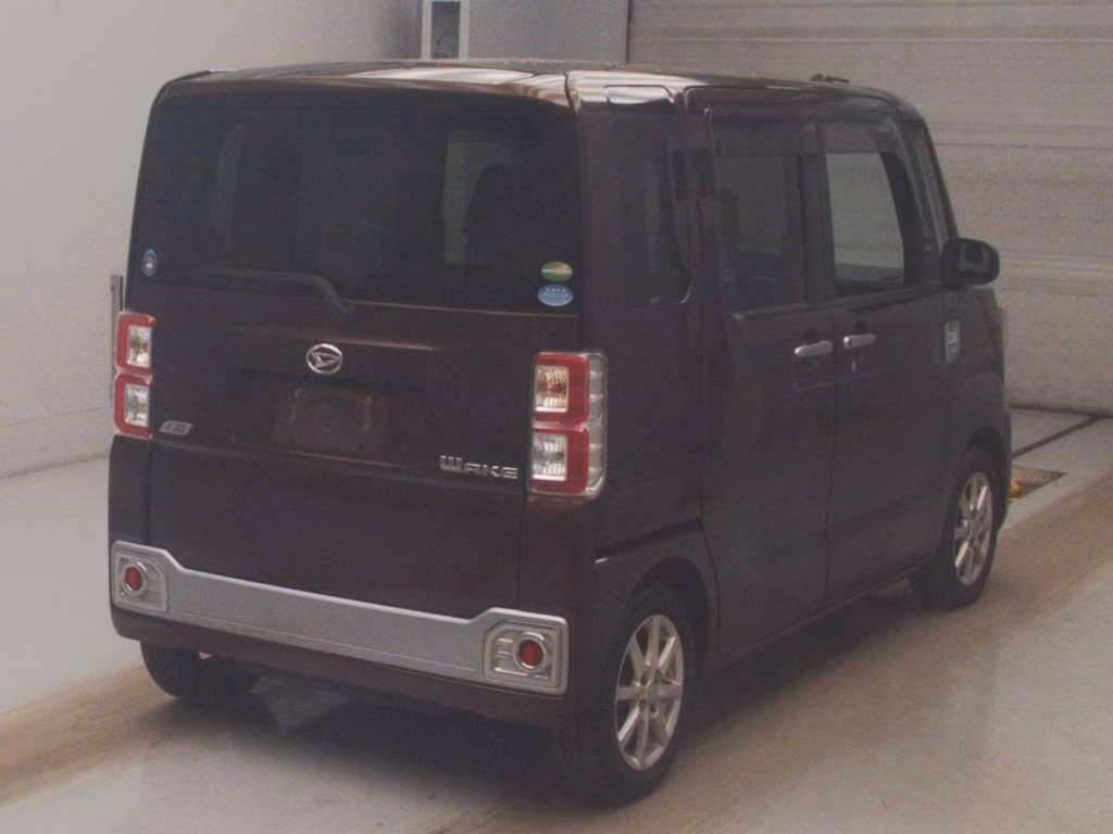 DAIHATSU WAKE