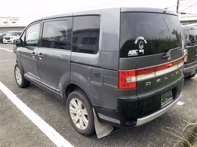 MITSUBISHI DELICA D:5