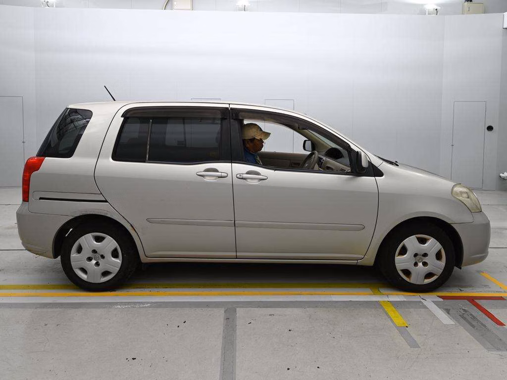 TOYOTA RAUM