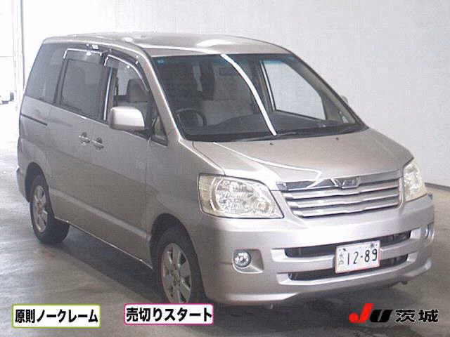 TOYOTA NOAH