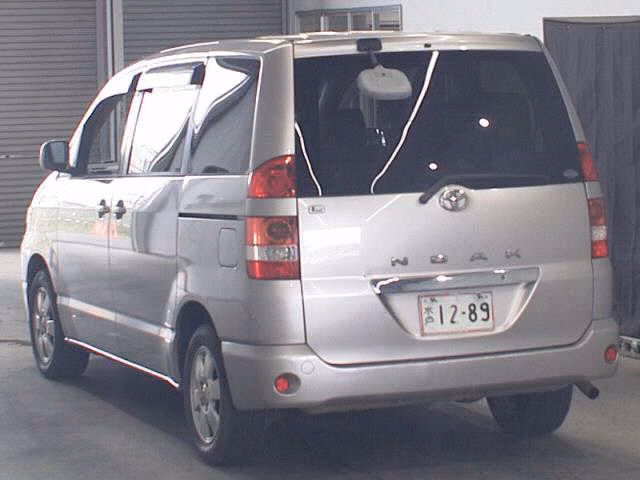 TOYOTA NOAH