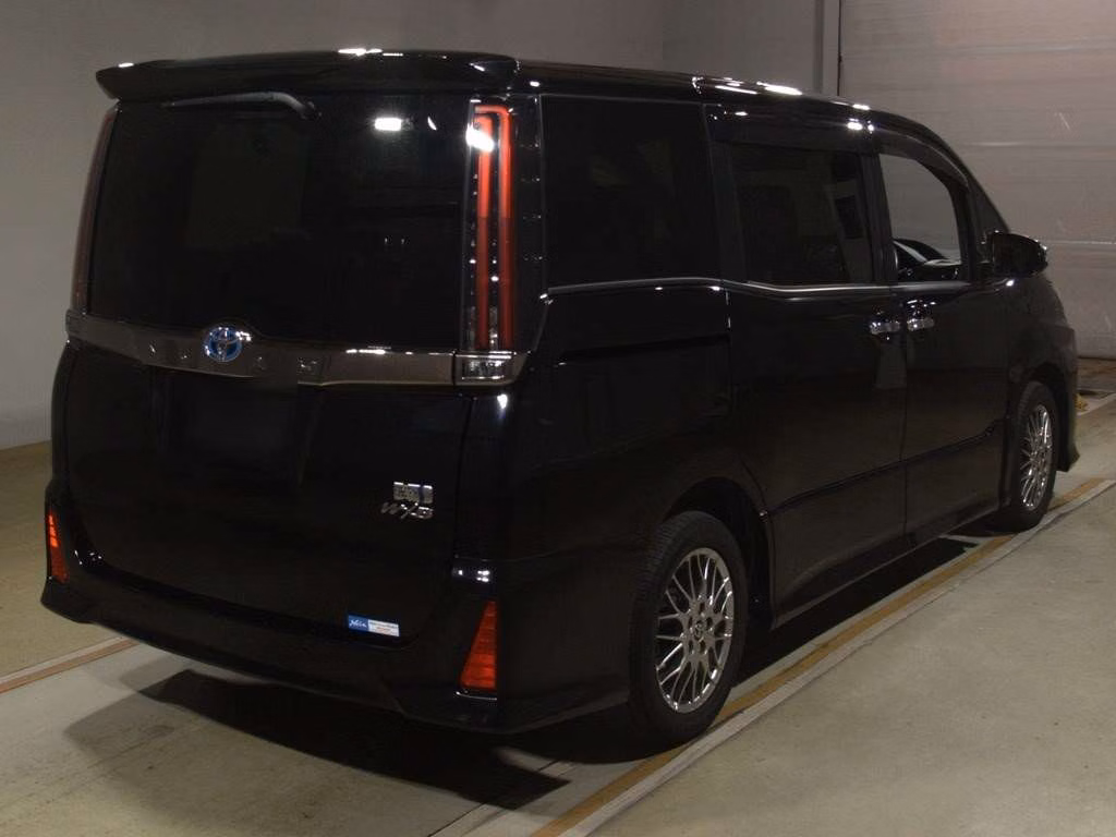 TOYOTA NOAH