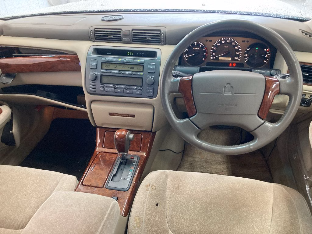 TOYOTA CROWN