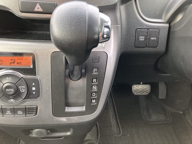 MITSUBISHI DELICA D:2