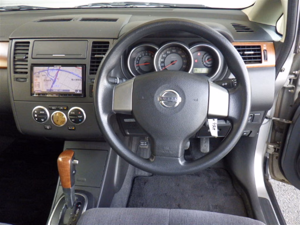 NISSAN TIIDA LATIO