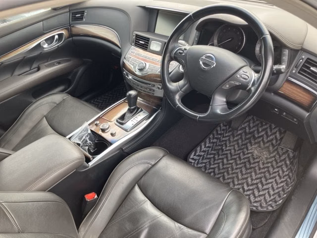 NISSAN FUGA