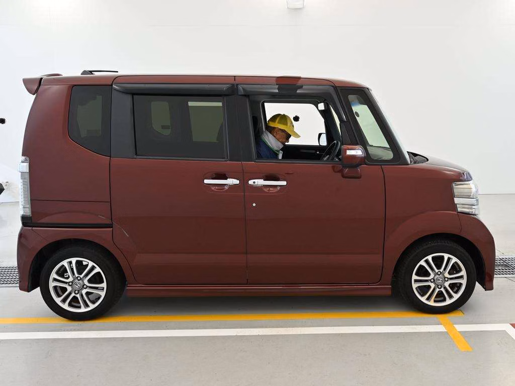 HONDA N-BOX
