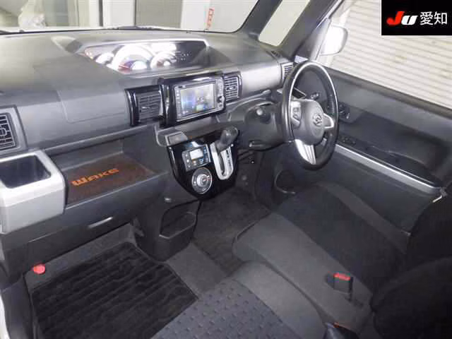 DAIHATSU WAKE